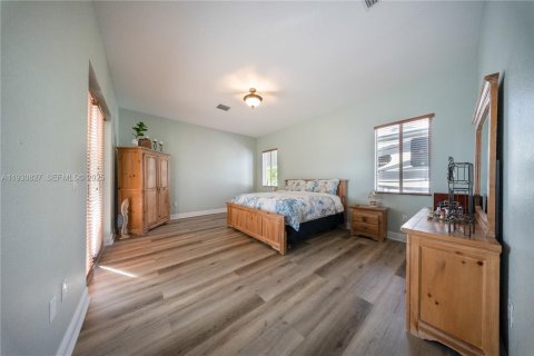 Купить виллу или дом в Хомстед, Флорида 4 спальни, 248.79м2, № 2035566 - фото 16