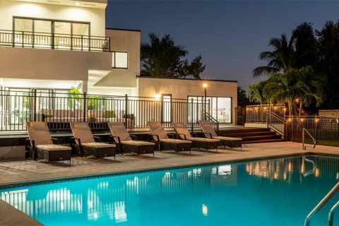House in Plantation, Florida 9 bedrooms, 797.29 sq.m. № 1674809 - photo 25