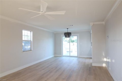 Villa ou maison à vendre à Lehigh Acres, Floride: 4 chambres, 159.05 m2 № 2219026 - photo 6