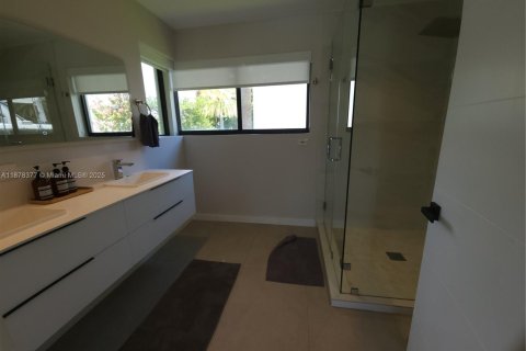 House in Hollywood, Florida 5 bedrooms, 335.38 sq.m. № 1923406 - photo 14