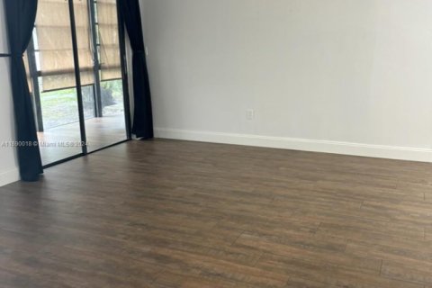 Condominio en venta en Hialeah, Florida, 2 dormitorios, 80.82 m2 № 1730284 - foto 6