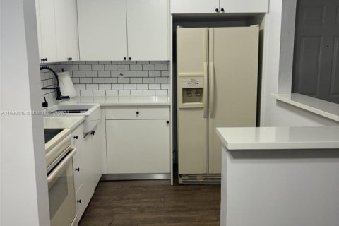 Condominio en venta en Hialeah, Florida, 2 dormitorios, 80.82 m2 № 1730284 - foto 11