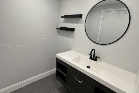 Condominio en venta en Hialeah, Florida, 2 dormitorios, 80.82 m2 № 1730284 - foto 14