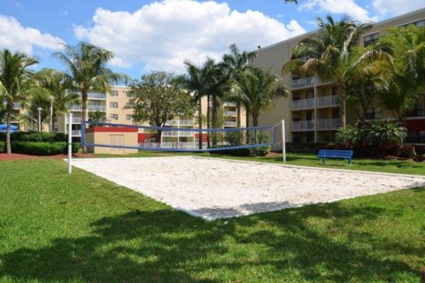 Condo in Hialeah, Florida, 1 bedroom  № 1092703 - photo 1