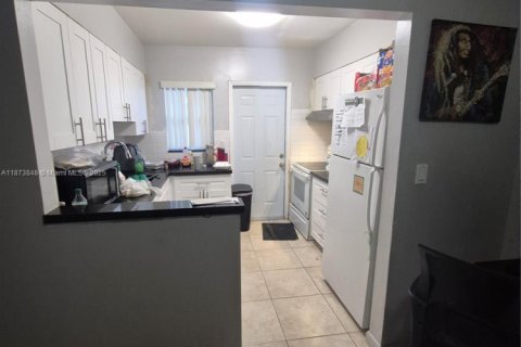 Villa ou maison à louer à Hallandale Beach, Floride: 2 chambres, 79.9 m2 № 1926083 - photo 8