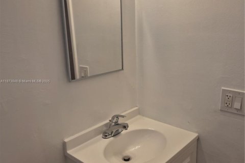 Villa ou maison à louer à Hallandale Beach, Floride: 2 chambres, 79.9 m2 № 1926083 - photo 14