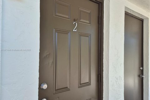 Villa ou maison à louer à Hallandale Beach, Floride: 2 chambres, 79.9 m2 № 1926083 - photo 3