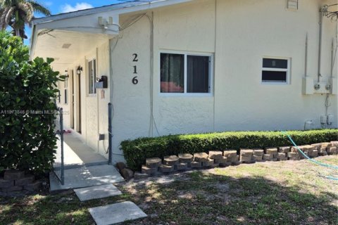 Villa ou maison à louer à Hallandale Beach, Floride: 2 chambres, 79.9 m2 № 1926083 - photo 5