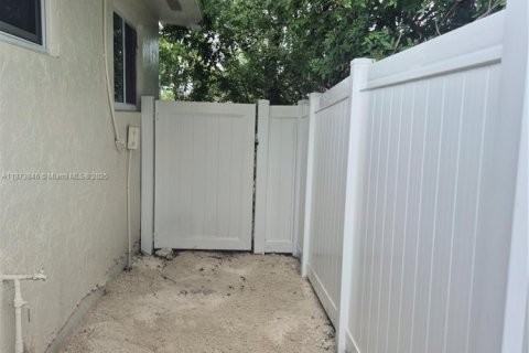 Villa ou maison à louer à Hallandale Beach, Floride: 2 chambres, 79.9 m2 № 1926083 - photo 12