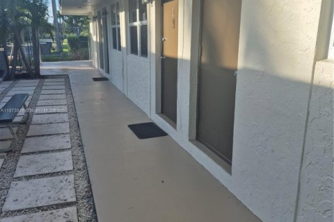 Villa ou maison à louer à Hallandale Beach, Floride: 2 chambres, 79.9 m2 № 1926083 - photo 2