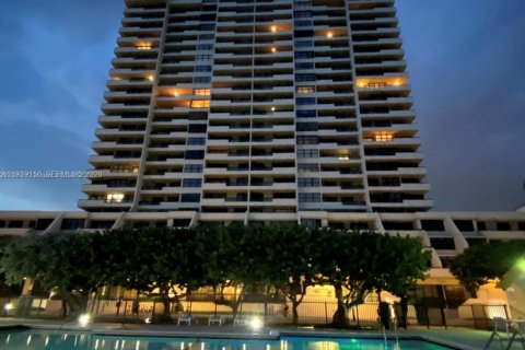 Снять в аренду кондоминиум в Майами-Бич, Флорида 1 спальня, 78.78м2, № 1996545 - фото 3