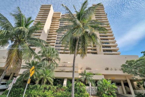 Снять в аренду кондоминиум в Майами-Бич, Флорида 1 спальня, 78.78м2, № 1996545 - фото 2