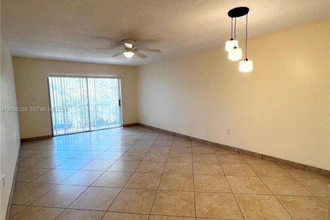 Condominio en alquiler en North Miami, Florida, 2 dormitorios, 91.51 m2 № 2182155 - foto 9