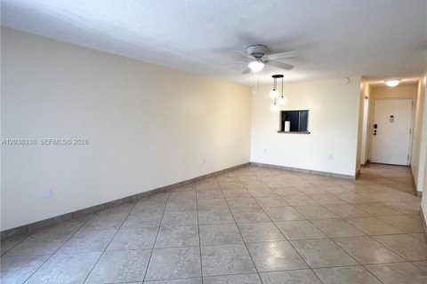 Condominio en alquiler en North Miami, Florida, 2 dormitorios, 91.51 m2 № 2182155 - foto 10
