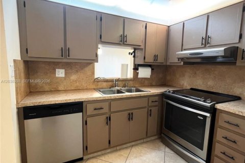 Condominio en alquiler en North Miami, Florida, 2 dormitorios, 91.51 m2 № 2182155 - foto 3