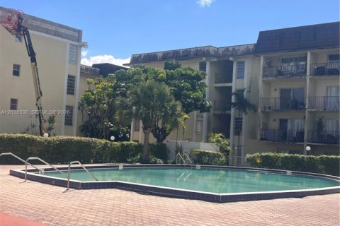 Condominio en alquiler en North Miami, Florida, 2 dormitorios, 91.51 m2 № 2182155 - foto 23