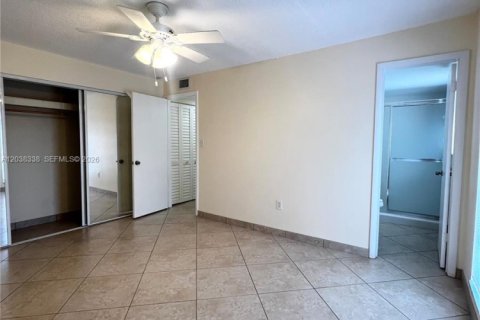 Condominio en alquiler en North Miami, Florida, 2 dormitorios, 91.51 m2 № 2182155 - foto 19