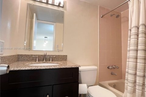 Condominio en alquiler en North Miami, Florida, 2 dormitorios, 91.51 m2 № 2182155 - foto 16