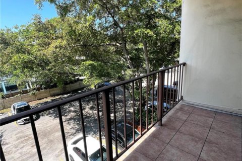 Condominio en alquiler en North Miami, Florida, 2 dormitorios, 91.51 m2 № 2182155 - foto 13