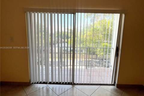 Condominio en alquiler en North Miami, Florida, 2 dormitorios, 91.51 m2 № 2182155 - foto 22