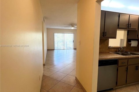 Condominio en alquiler en North Miami, Florida, 2 dormitorios, 91.51 m2 № 2182155 - foto 8