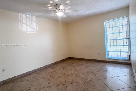 Condominio en alquiler en North Miami, Florida, 2 dormitorios, 91.51 m2 № 2182155 - foto 14