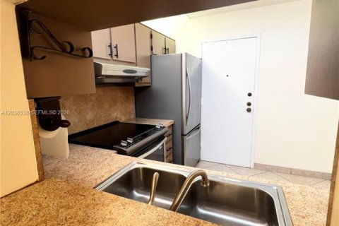 Condominio en alquiler en North Miami, Florida, 2 dormitorios, 91.51 m2 № 2182155 - foto 7