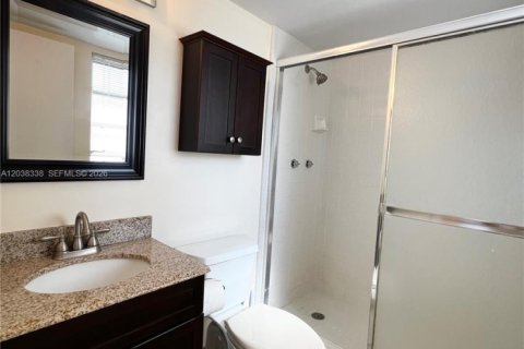 Condominio en alquiler en North Miami, Florida, 2 dormitorios, 91.51 m2 № 2182155 - foto 20