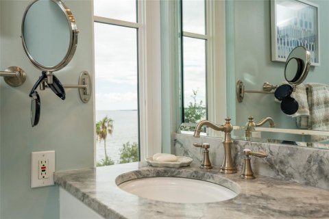 Condo in Tampa, Florida, 2 bedrooms  № 1856611 - photo 19