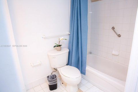 Купить кондоминиум в Майами, Флорида 3 спальни, 102.66м2, № 2153230 - фото 18