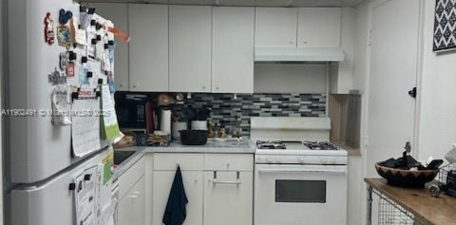 Condominio en Hialeah, Florida, 2 dormitorios  № 1953877