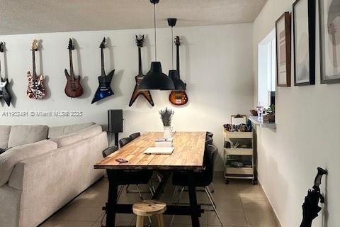 Condominio en venta en Hialeah, Florida, 2 dormitorios, 112.41 m2 № 1953877 - foto 7