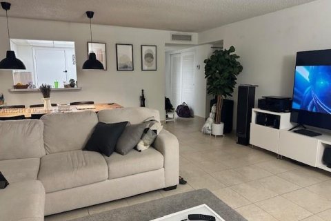 Condominio en venta en Hialeah, Florida, 2 dormitorios, 112.41 m2 № 1953877 - foto 9