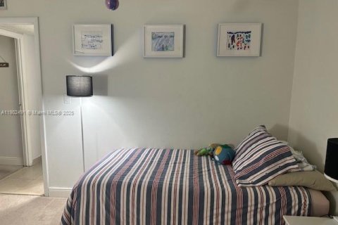 Condominio en venta en Hialeah, Florida, 2 dormitorios, 112.41 m2 № 1953877 - foto 13