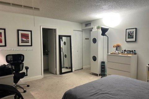 Condominio en venta en Hialeah, Florida, 2 dormitorios, 112.41 m2 № 1953877 - foto 21