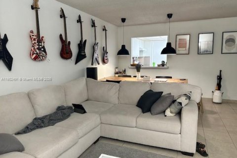 Condominio en venta en Hialeah, Florida, 2 dormitorios, 112.41 m2 № 1953877 - foto 8