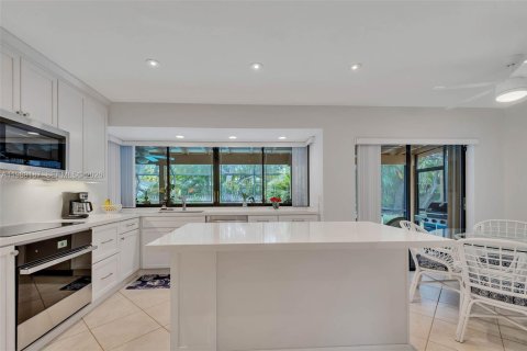 Villa ou maison à vendre à Palmetto Bay, Floride: 4 chambres, 217.3 m2 № 2055329 - photo 12