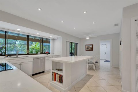 Villa ou maison à vendre à Palmetto Bay, Floride: 4 chambres, 217.3 m2 № 2055329 - photo 13