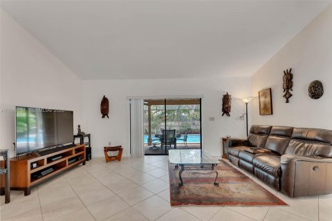 Villa ou maison à vendre à Palmetto Bay, Floride: 4 chambres, 217.3 m2 № 2055329 - photo 6