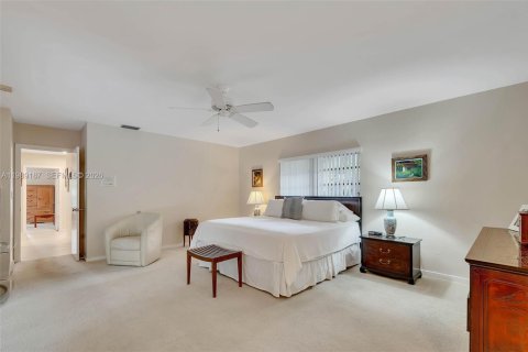 Villa ou maison à vendre à Palmetto Bay, Floride: 4 chambres, 217.3 m2 № 2055329 - photo 17