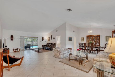 Villa ou maison à vendre à Palmetto Bay, Floride: 4 chambres, 217.3 m2 № 2055329 - photo 3