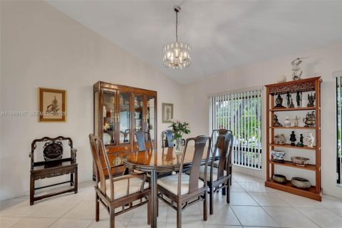 Villa ou maison à vendre à Palmetto Bay, Floride: 4 chambres, 217.3 m2 № 2055329 - photo 10