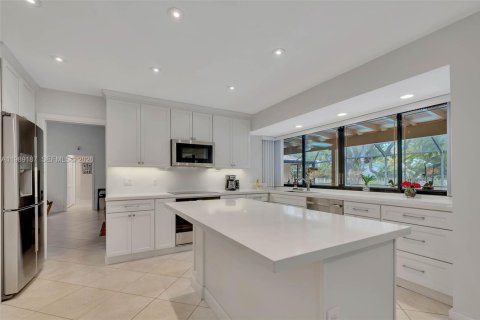 Villa ou maison à vendre à Palmetto Bay, Floride: 4 chambres, 217.3 m2 № 2055329 - photo 11