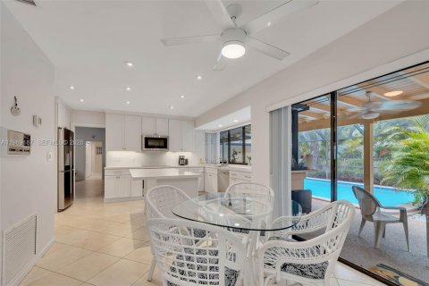 Villa ou maison à vendre à Palmetto Bay, Floride: 4 chambres, 217.3 m2 № 2055329 - photo 14