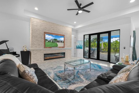 Casa en venta en Cape Coral, Florida, 4 dormitorios, 220.64 m2 № 1899492 - foto 7