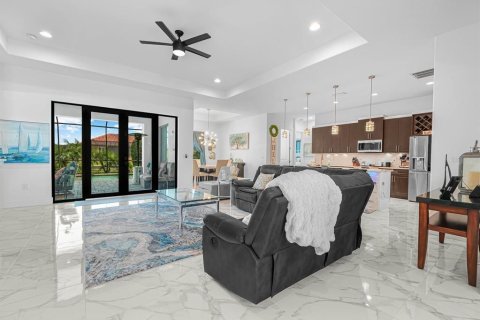 Casa en venta en Cape Coral, Florida, 4 dormitorios, 220.64 m2 № 1899492 - foto 6