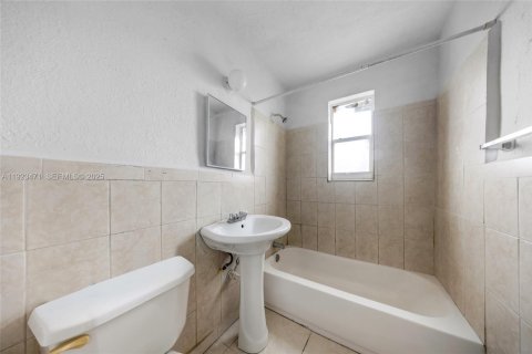 Commercial property in Miami, Florida № 1977448 - photo 20