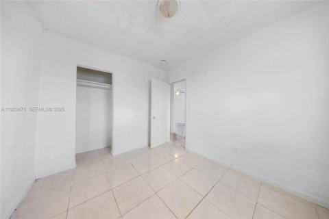 Commercial property in Miami, Florida № 1977448 - photo 19