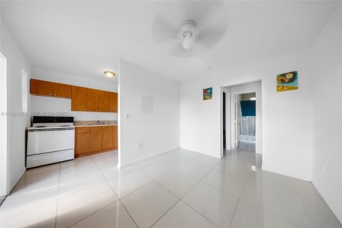 Commercial property in Miami, Florida № 1977448 - photo 8