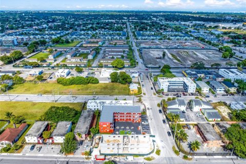 Commercial property in Miami, Florida № 1977448 - photo 28